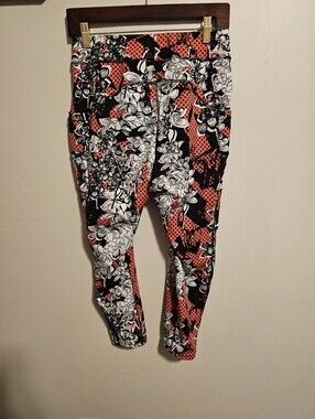 Black, White & Coral Floral Print Capris